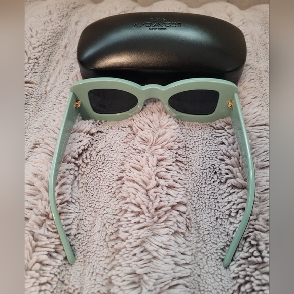 NWOT Rectangular Sunnies - Picture 7 of 7